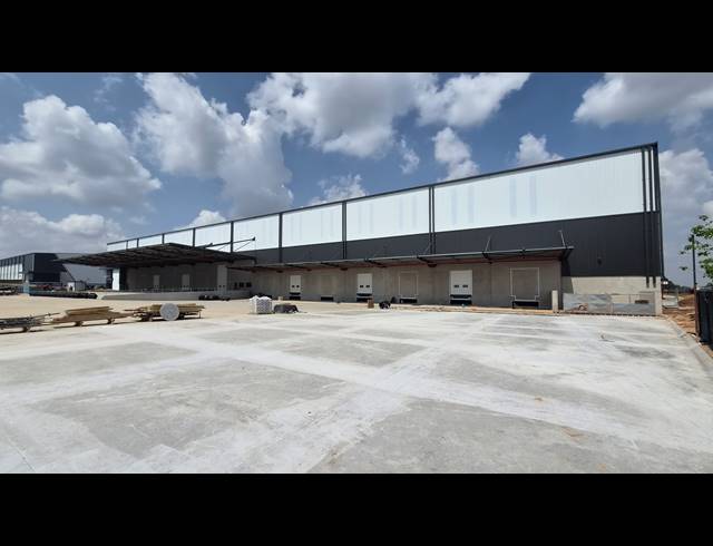 7,283M² WAREHOUSE TO LET IN JET PARK